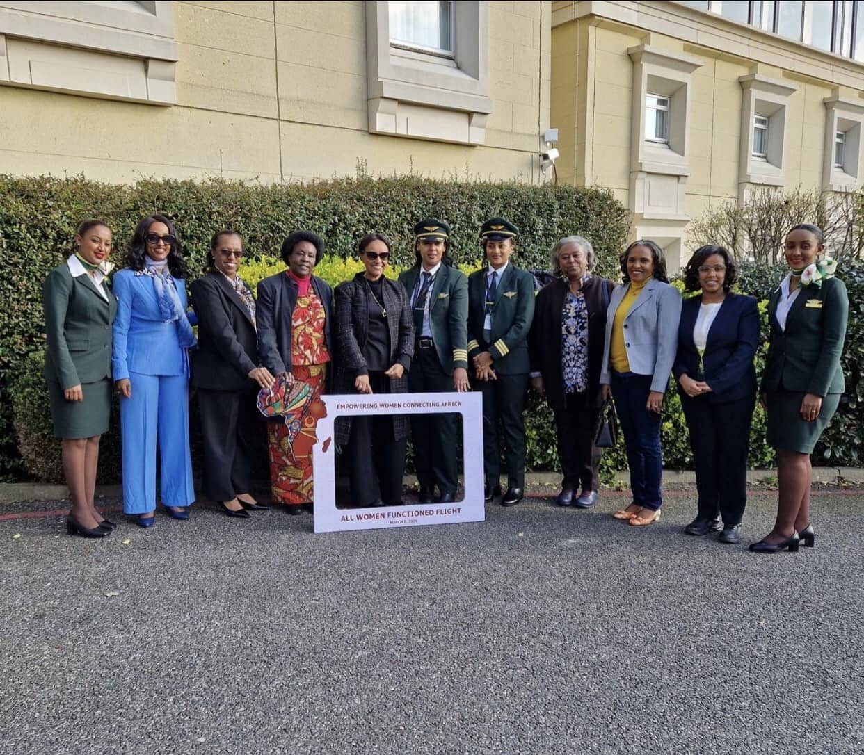 Ethiopian all-women functioned flight to London has been warmly welcomed upon arrival, and the delegation has visited landmark sites in London. (Photo/Ethiopian)