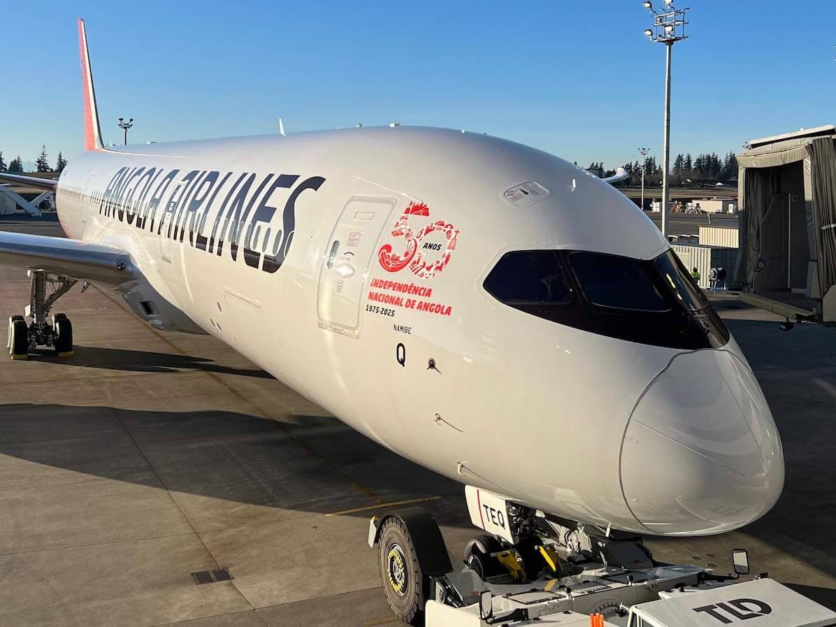 TAAG Angola Airlines welcomes first 787-9 Dreamliner in rebranded livery that embodies Angola's heritage. The Palanca is visible on the aircraft's tail and engine fuselage.